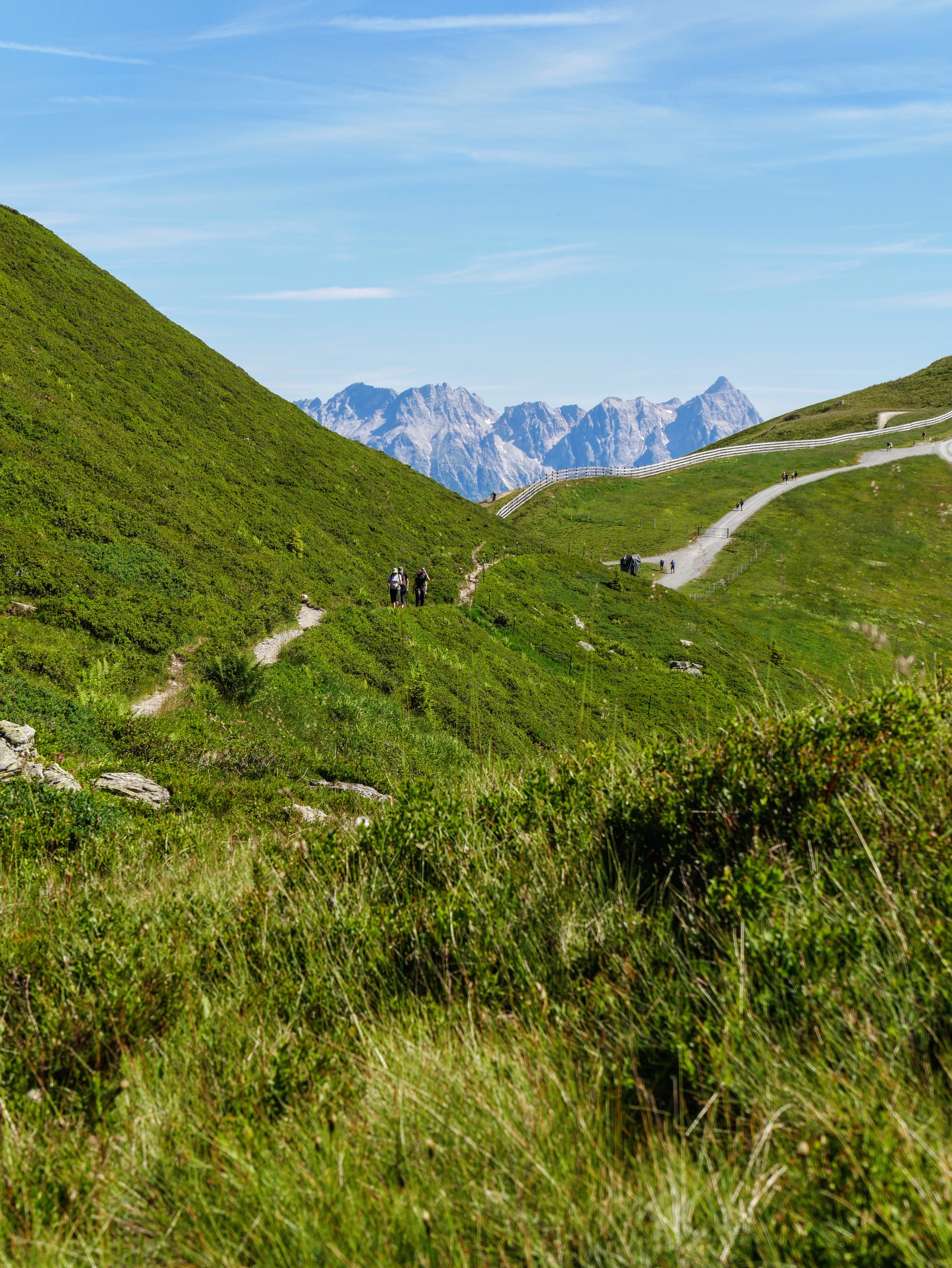 Wandelen door de bergen in Saalbach Hinterglemm